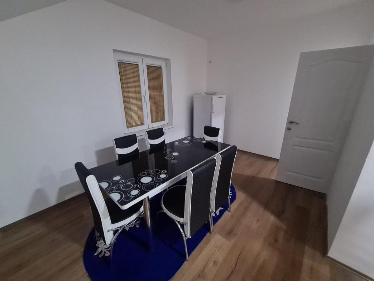 Apartmani Mladenovic Kijevo المظهر الخارجي الصورة